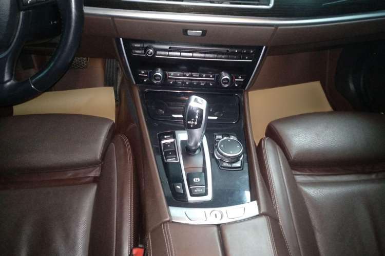 Used BMW 5 Series GT 2015 528i Luxury Edition Gear Lever