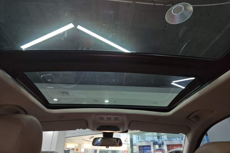 Used BMW 5 Series GT 2015 528i Leading Model Headliner
