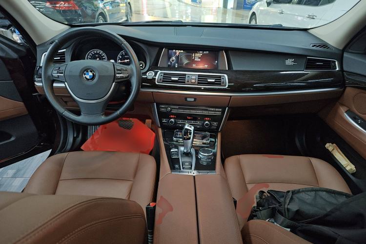 Used BMW 5 Series GT 2015 528i Leading Model Interior 2