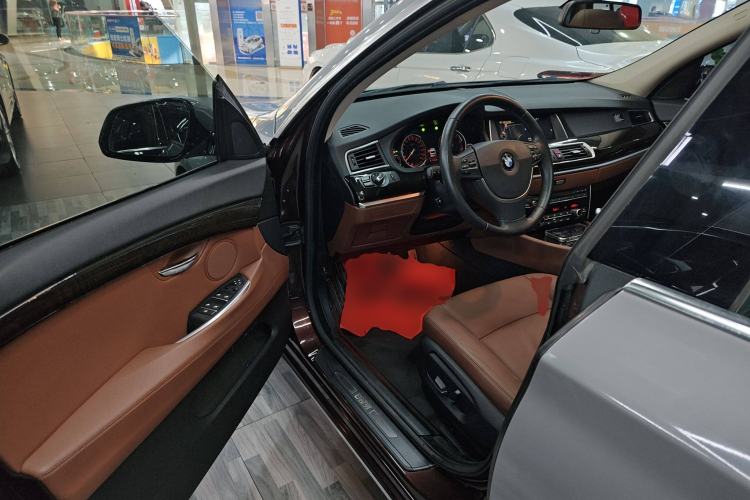 Used BMW 5 Series GT 2015 528i Leading Model Interior 3