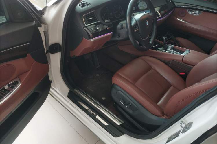Used BMW 5 Series GT 2015 528i Leading Model Interior 3