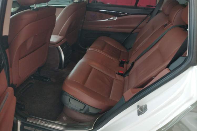 Used BMW 5 Series GT 2015 528i Leading Model Interior 4
