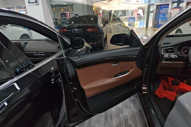 Used BMW 5 Series GT 2015 528i Leading Model Interior 7