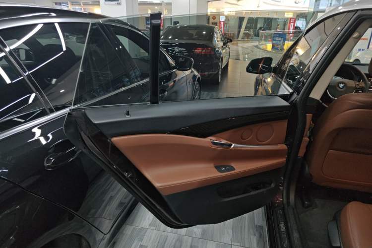 Used BMW 5 Series GT 2015 528i Leading Model Interior 8