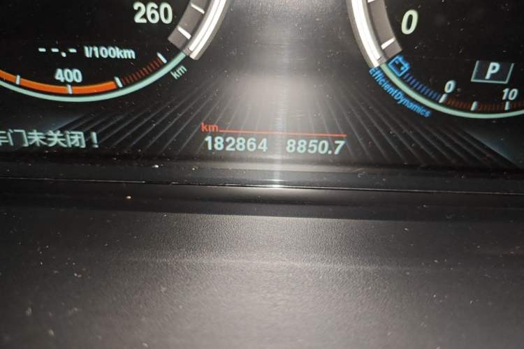 Used BMW 5 Series GT 2015 528i Leading Model Odometer Close Up