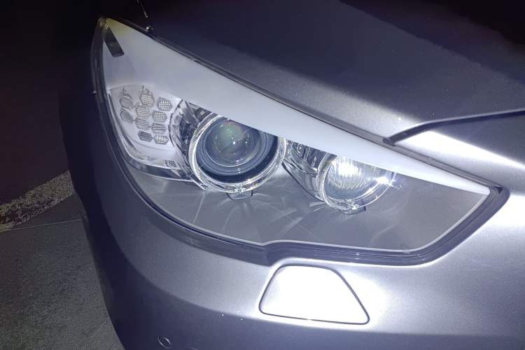 Used BMW 5 Series GT 2015 535i Luxury Edition Right Front Headlight