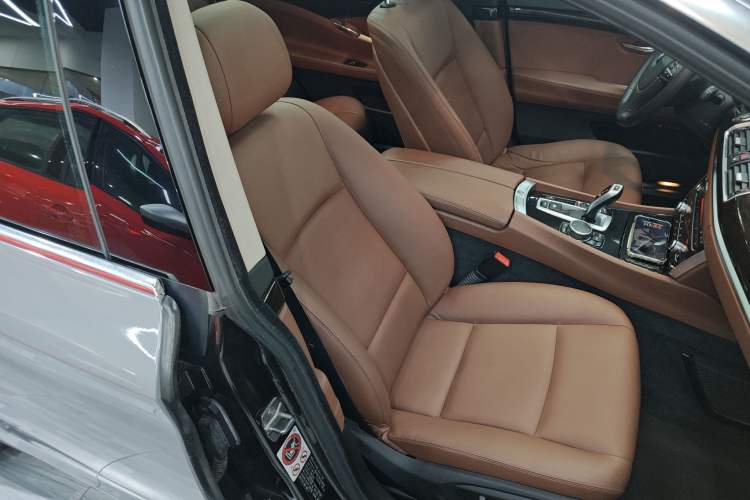 Used BMW 5 Series GT 2015 528i Leading Model Right Front Seat
