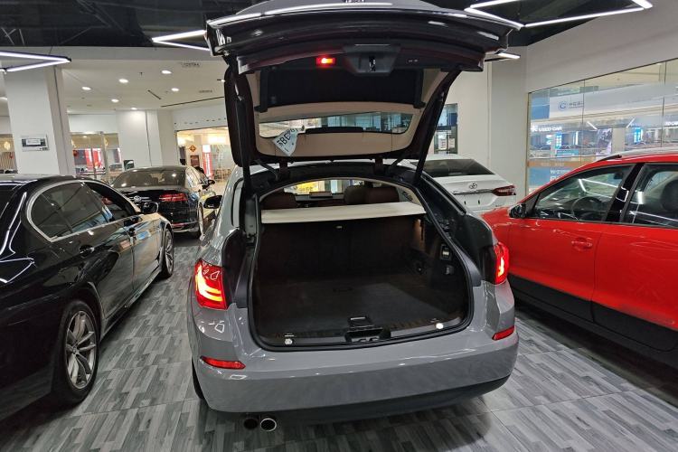 Used BMW 5 Series GT 2015 528i Leading Model Trunk