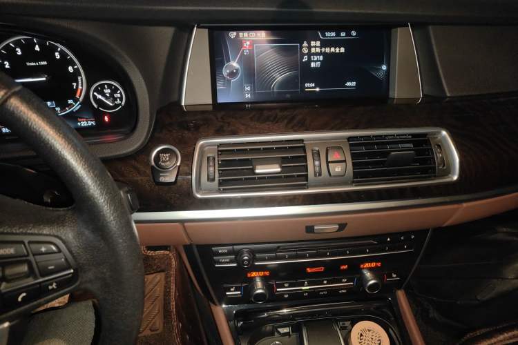 Used BMW 5 Series GT 2015 528i Leading Model Audio And AC Panel