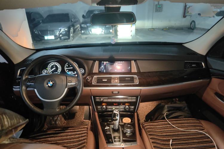Used BMW 5 Series GT 2015 528i Leading Model Center Console