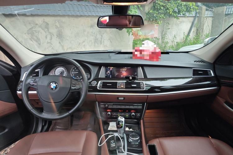 Used BMW 5 Series GT 2015 528i Leading Model Center Console