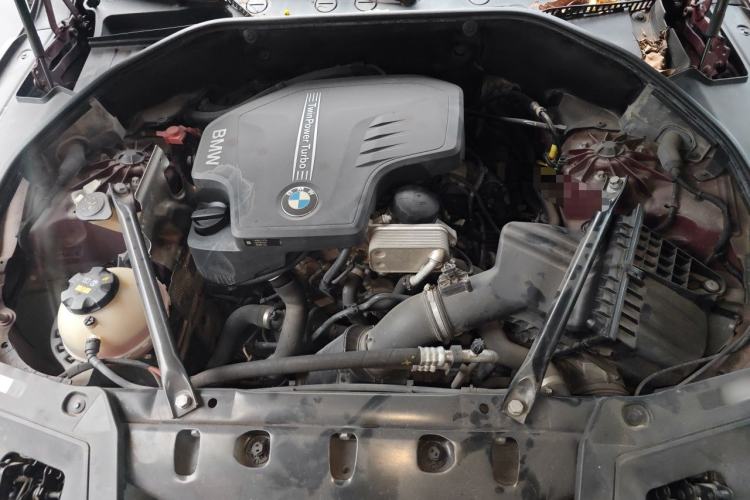 Used BMW 5 Series GT 2015 528i Leading Model Engine Bay