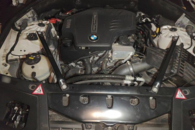 Used BMW 5 Series GT 2015 528i Leading Model Engine Bay