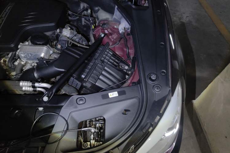 Used BMW 5 Series GT 2015 528i Leading Model Engine Bay Left