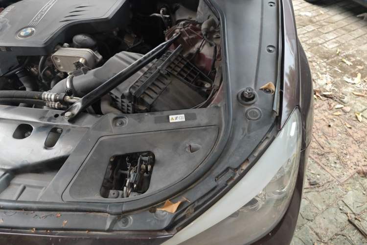 Used BMW 5 Series GT 2015 528i Leading Model Engine Bay Left