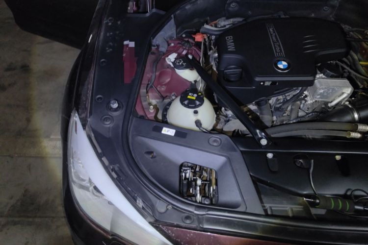 Used BMW 5 Series GT 2015 528i Leading Model Engine Bay Right