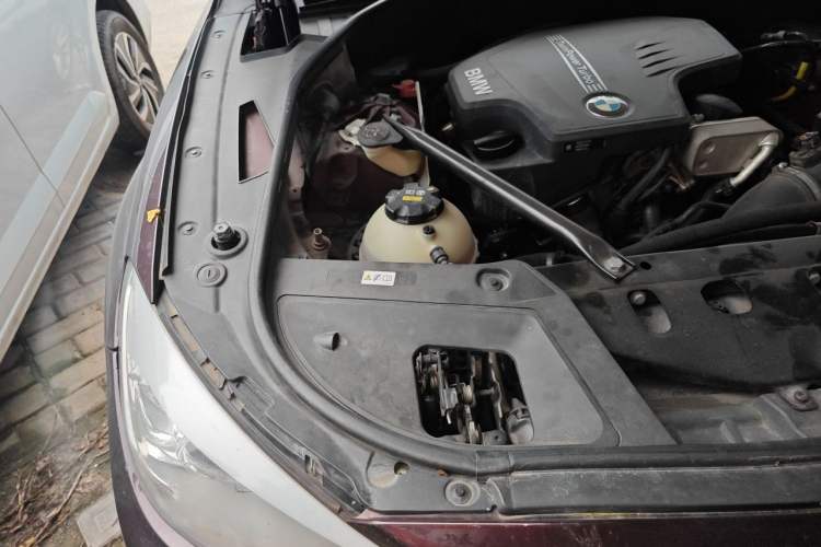 Used BMW 5 Series GT 2015 528i Leading Model Engine Bay Right