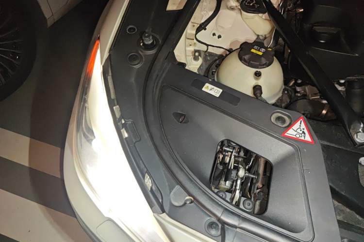 Used BMW 5 Series GT 2015 528i Leading Model Engine Bay Right