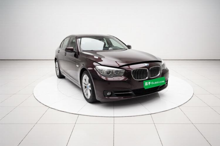 Used BMW 5 Series GT 2015 528i Leading Model Front Right 45 Deg