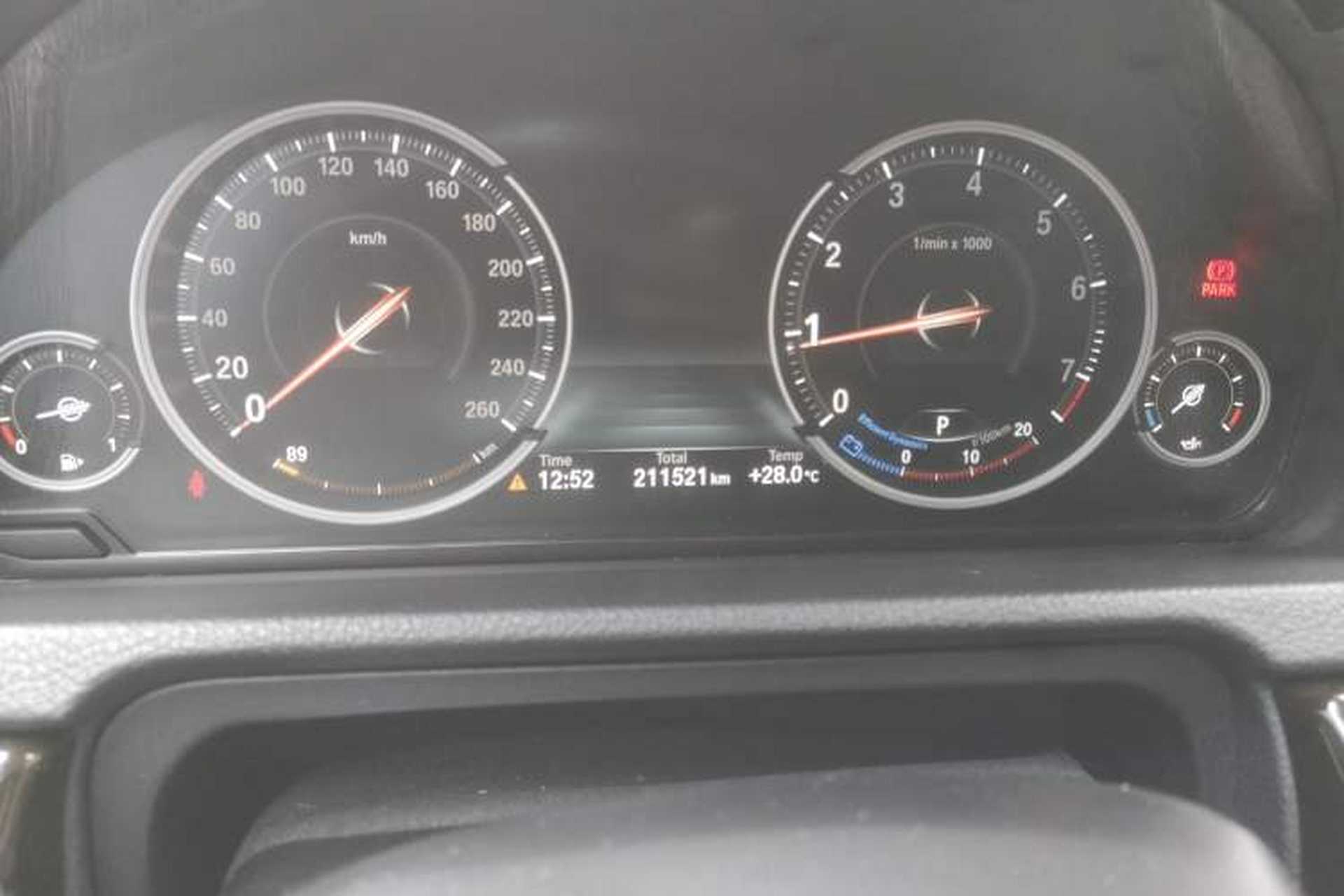 Used BMW 5 Series GT 2015 528i Leading Model Odometer Close Up