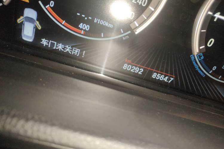Used BMW 5 Series GT 2015 528i Leading Model Odometer Close Up