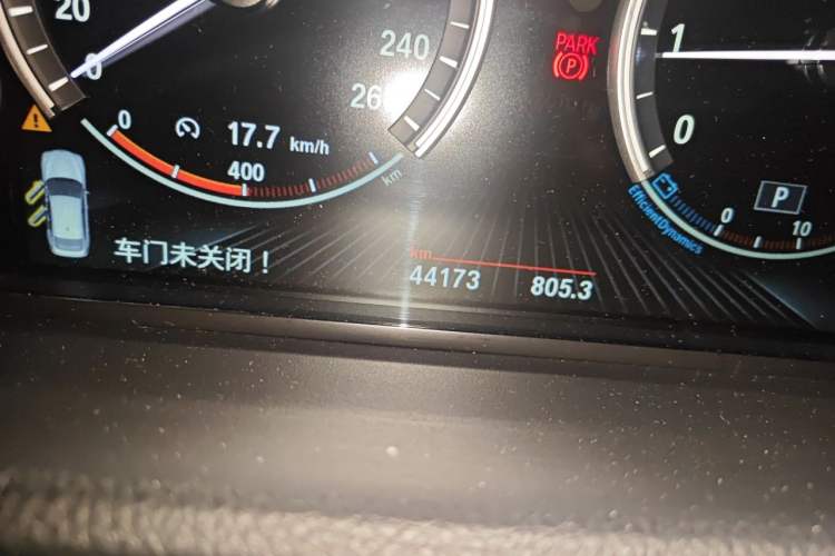 Used BMW 5 Series GT 2015 528i Leading Model Odometer Close Up