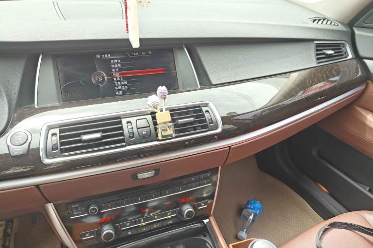 Used BMW 5 Series GT 2015 528i Leading Model Audio And AC Panel