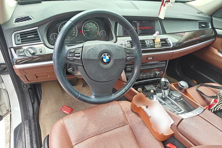 Used BMW 5 Series GT 2015 528i Leading Model Center Console