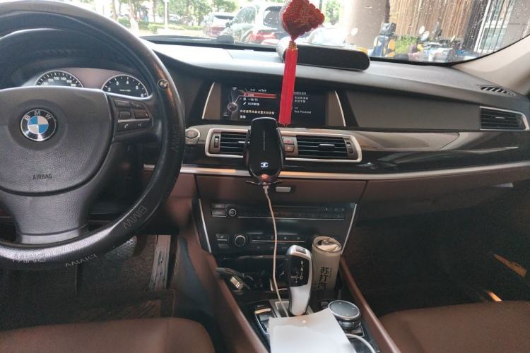 Used BMW 5 Series GT 2015 528i Leading Model Center Console