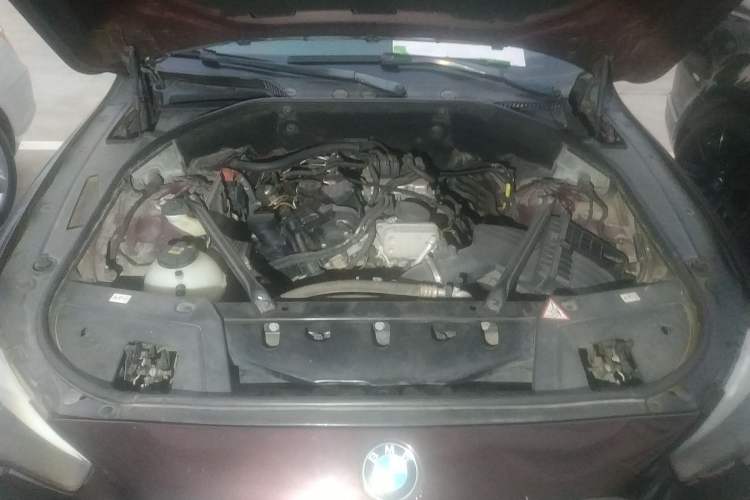 Used BMW 5 Series GT 2015 528i Leading Model Engine Bay