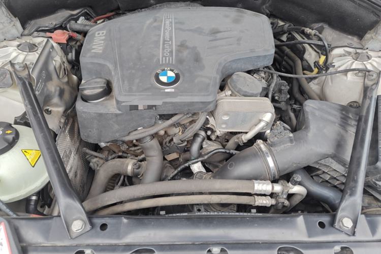 Used BMW 5 Series GT 2015 528i Leading Model Engine Bay