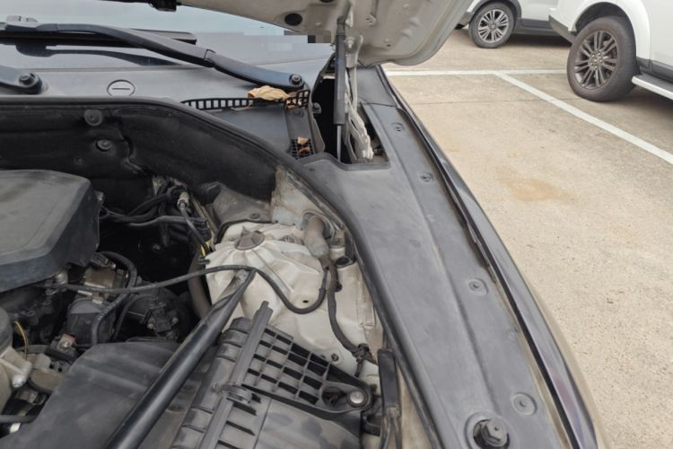 Used BMW 5 Series GT 2015 528i Leading Model Engine Bay Left