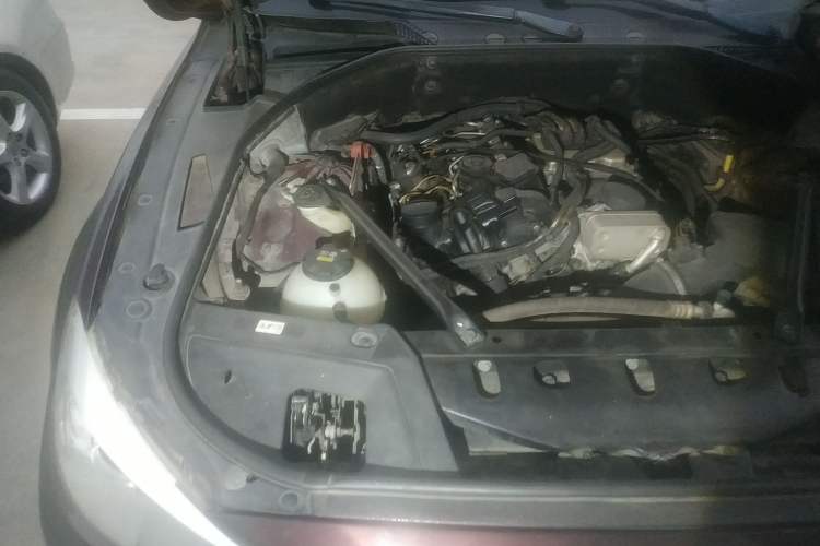 Used BMW 5 Series GT 2015 528i Leading Model Engine Bay Right