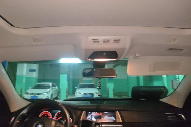 Used BMW 5 Series GT 2015 535i Leading Model Headliner