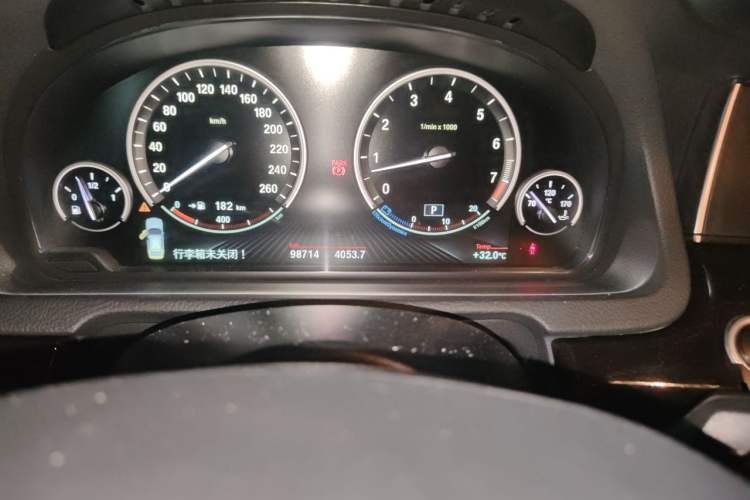Used BMW 5 Series GT 2015 535i Leading Model Odometer Close Up