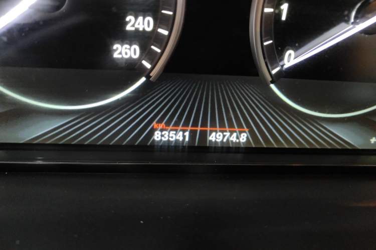 Used BMW 5 Series GT 2015 528i Leading Model Odometer Close Up