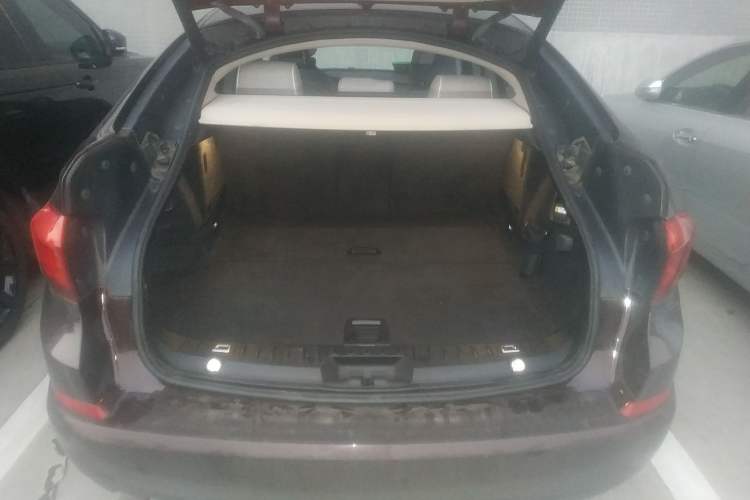 Used BMW 5 Series GT 2015 528i Leading Model Trunk