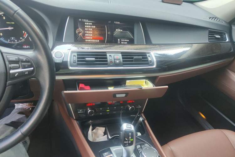 Used BMW 5 Series GT 2015 528i Leading Model Audio And AC Panel