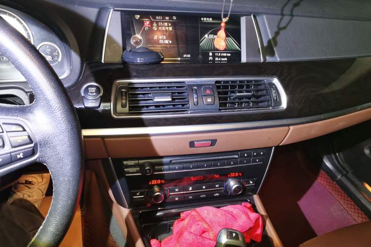Used BMW 5 Series GT 2015 528i Leading Model Audio And AC Panel