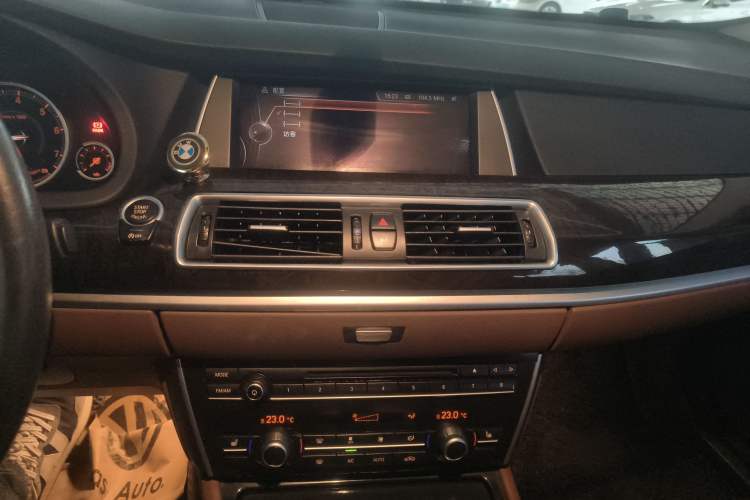 Used BMW 5 Series GT 2015 528i Leading Model Audio And AC Panel