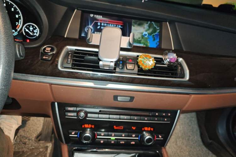 Used BMW 5 Series GT 2015 528i Leading Model Audio And AC Panel