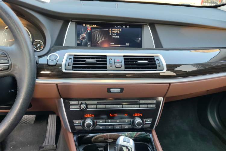 Used BMW 5 Series GT 2015 528i Leading Model Audio And AC Panel