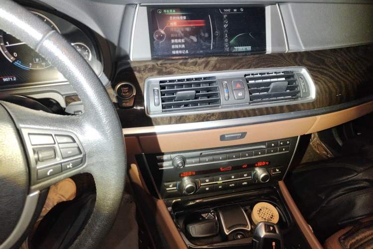 Used BMW 5 Series GT 2015 528i Leading Model Audio And AC Panel