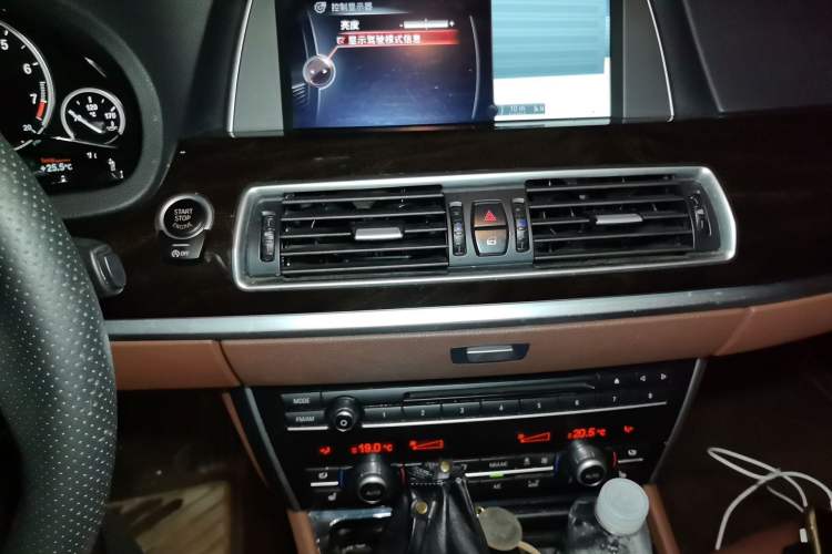 Used BMW 5 Series GT 2015 535i Leading Model Audio And AC Panel