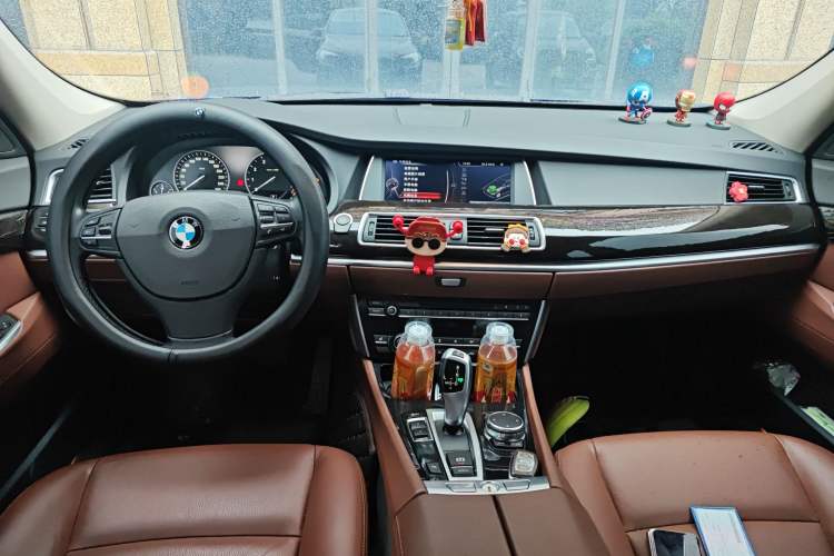 Used BMW 5 Series GT 2015 528i Leading Model Center Console