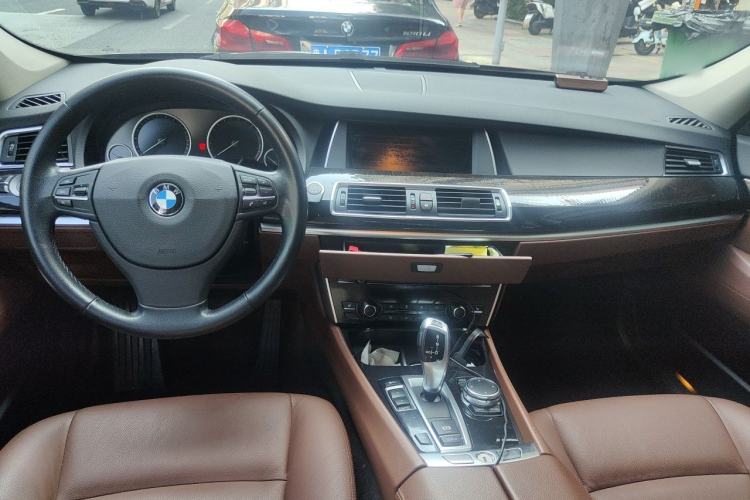 Used BMW 5 Series GT 2015 528i Leading Model Center Console