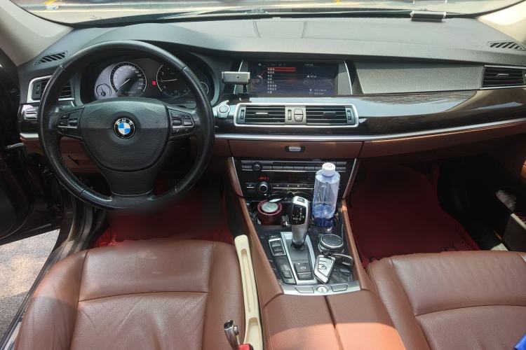 Used BMW 5 Series GT 2015 528i Leading Model Center Console