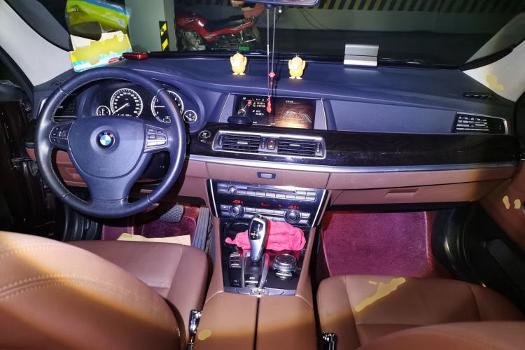 Used BMW 5 Series GT 2015 528i Leading Model Center Console