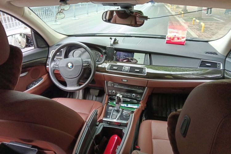 Used BMW 5 Series GT 2015 528i Leading Model Center Console
