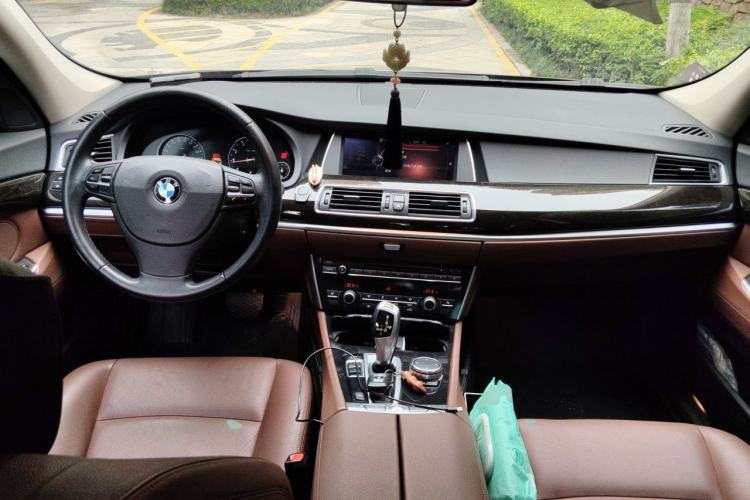 Used BMW 5 Series GT 2015 528i Leading Model Center Console